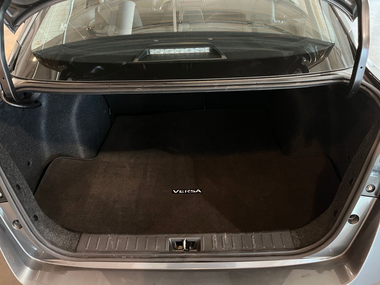 Used 2025 Nissan Versa SV image 30