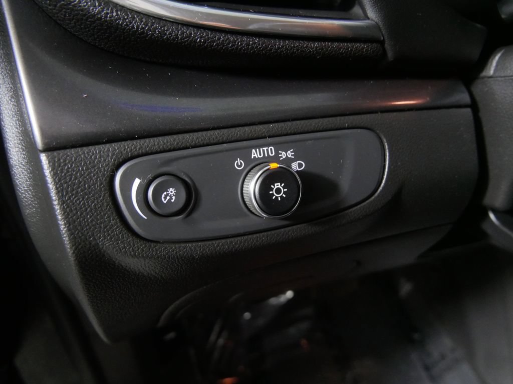 Used 2022 Buick Encore Preferred w/ Safety Package FWD image 18