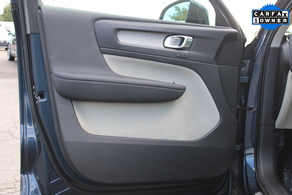 Used 2021 Volvo XC40 T5 Inscription w/ Advanced Package image 16