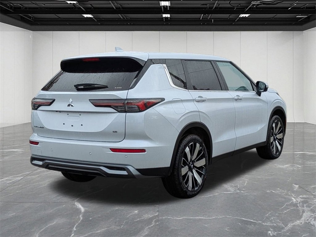 New 2025 Mitsubishi Outlander SE image 5