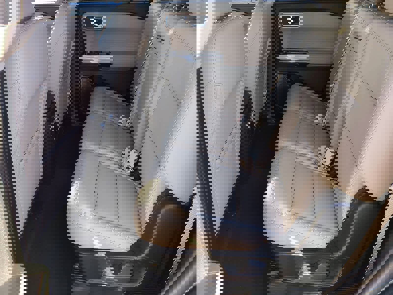 Used 2022 Ford Explorer XLT w/ Equipment Group 202A image 19