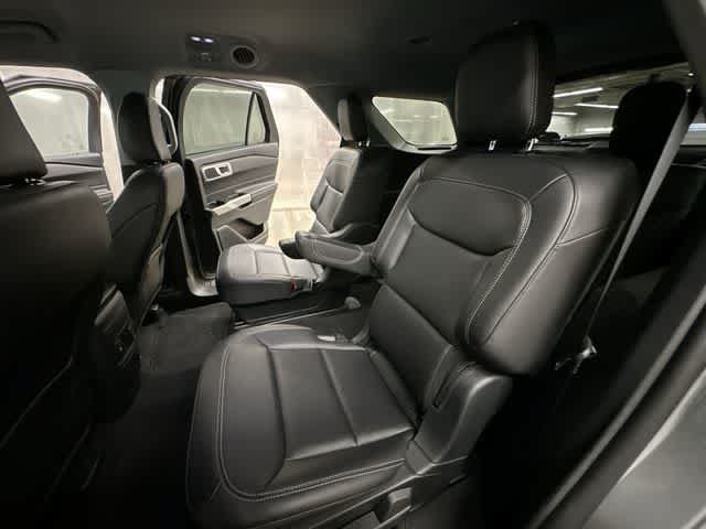 Used 2024 Ford Explorer XLT w/ Equipment Group 202A AWD/4WD image 18