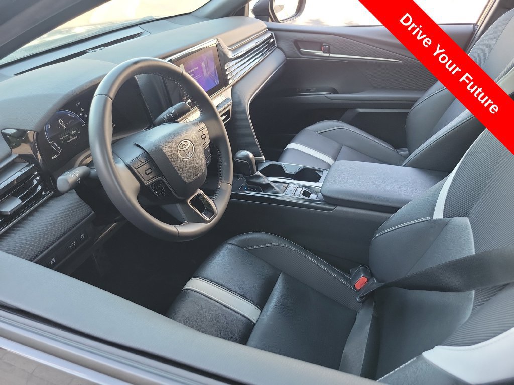 Used 2025 Toyota Camry SE w/ Convenience Package FWD image 3