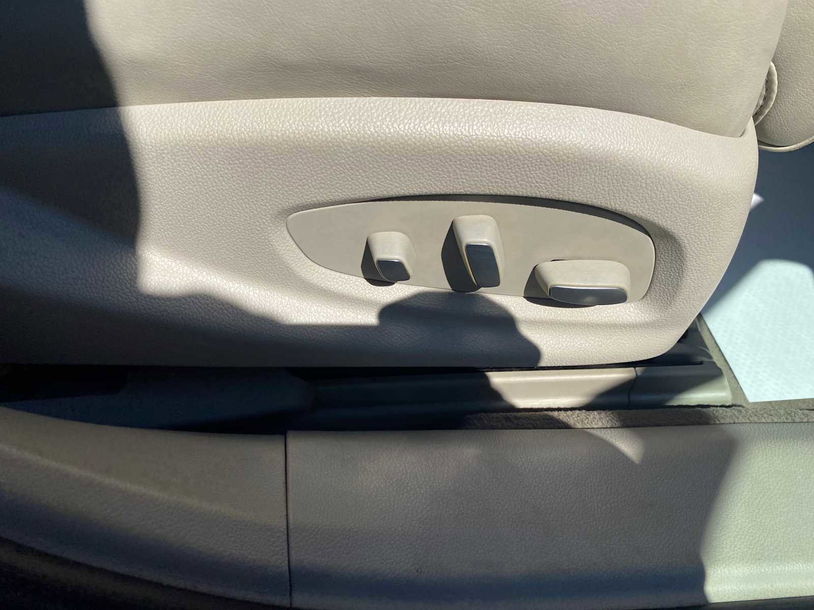 Used 2013 Cadillac XTS Luxury w/ Driver Awareness Package image 24