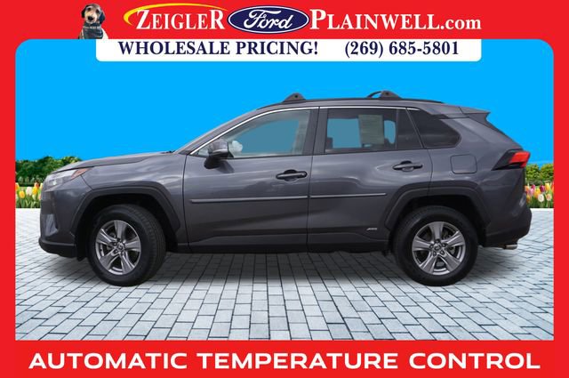 Used 2022 Toyota RAV4 XLE image 2