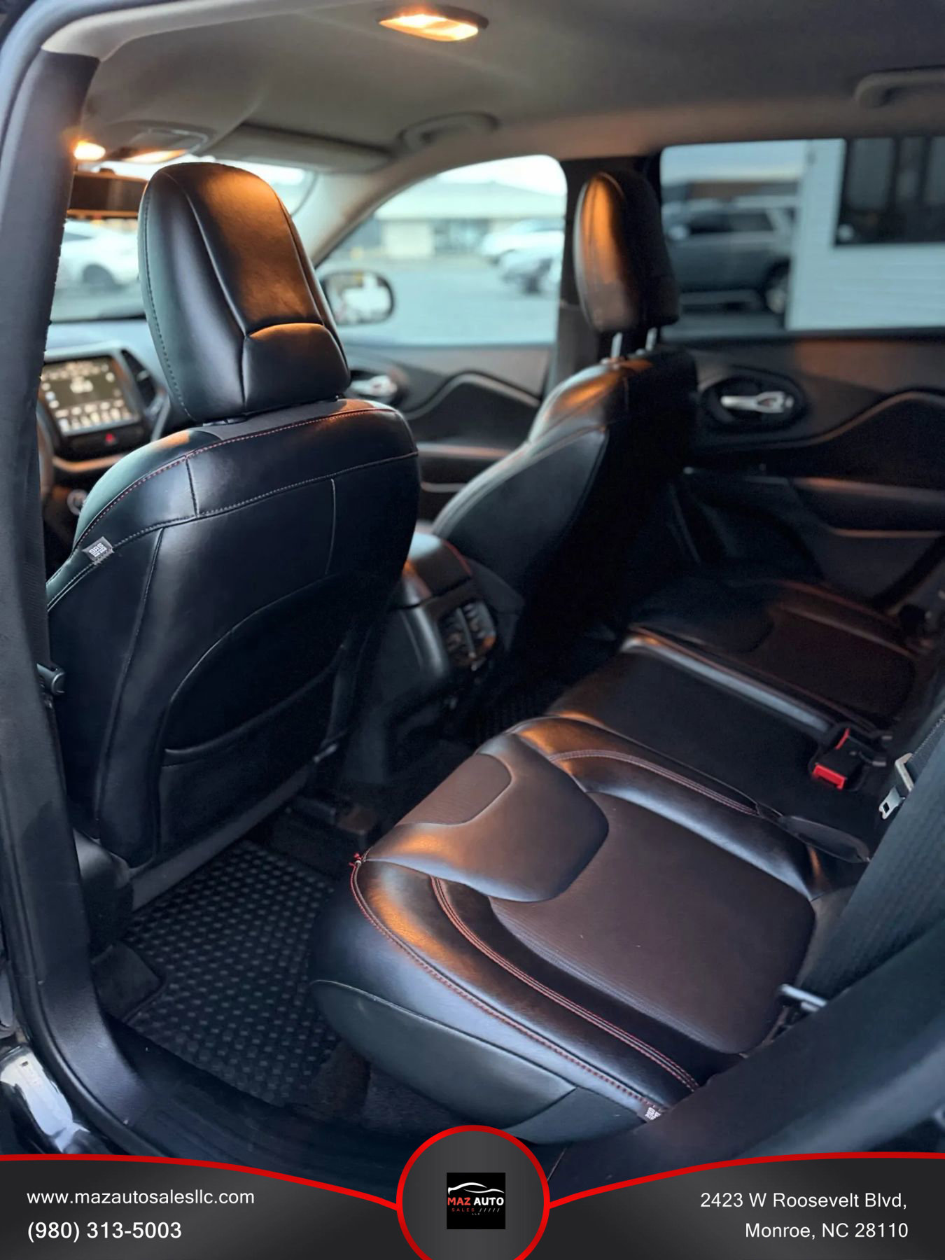 Used 2015 Jeep Cherokee Trailhawk w/ Trailer Tow Group image 12