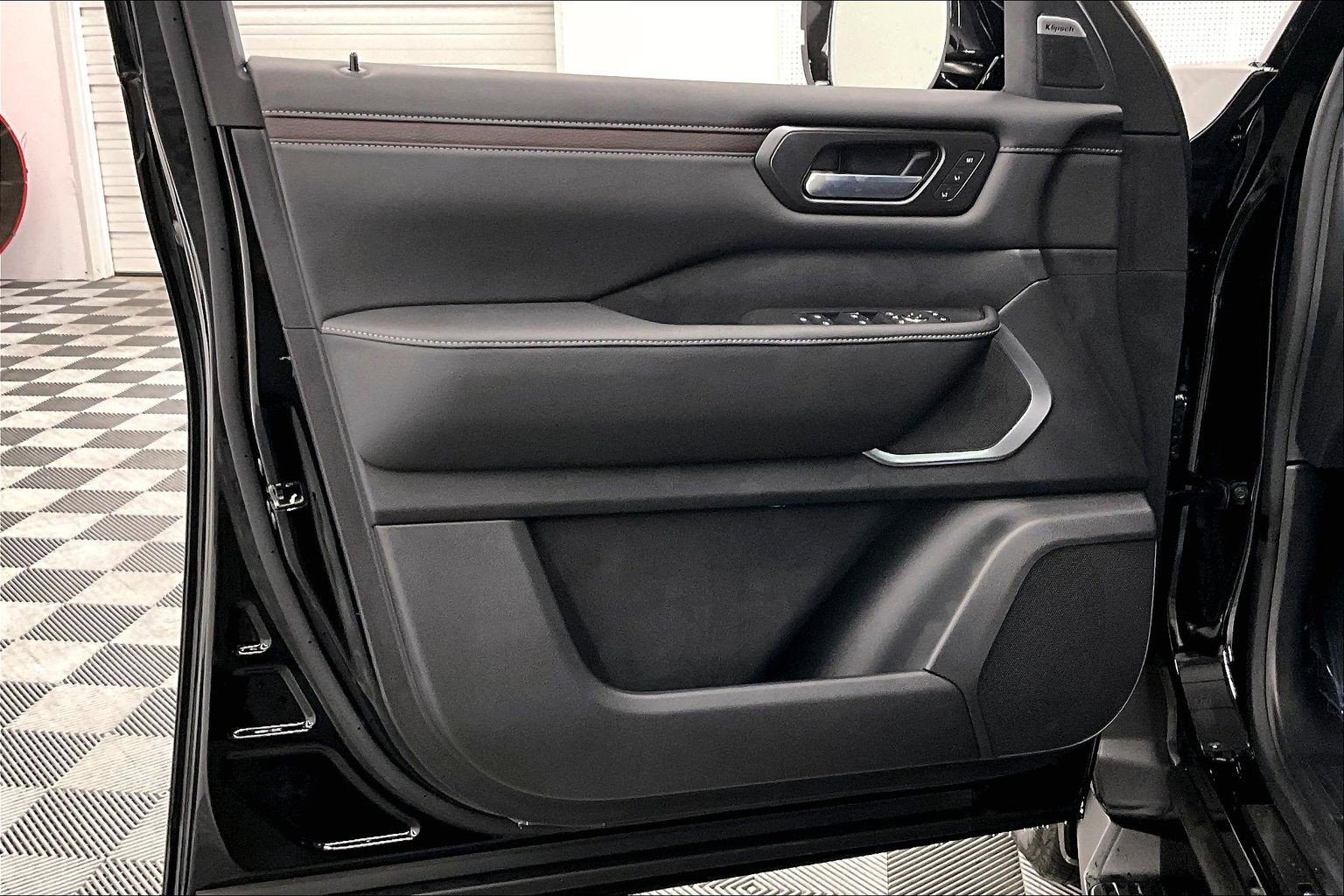 New 2026 Nissan Armada Platinum AWD/4WD image 32