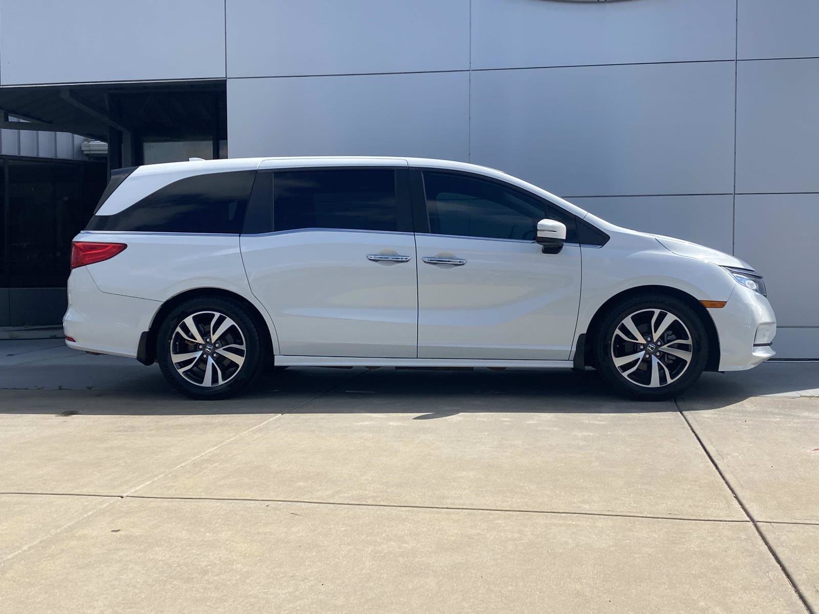 Used 2022 Honda Odyssey Touring image 3
