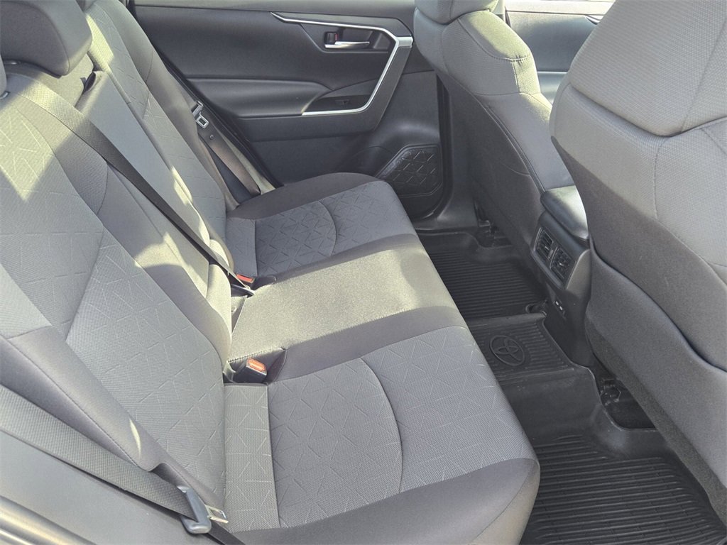 Used 2022 Toyota RAV4 XLE image 16
