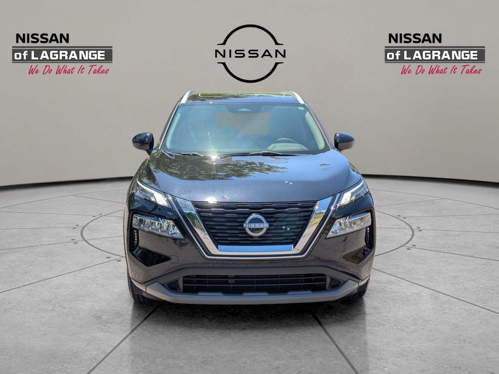 Used 2023 Nissan Rogue SV w/ SV Premium B Package FWD image 2