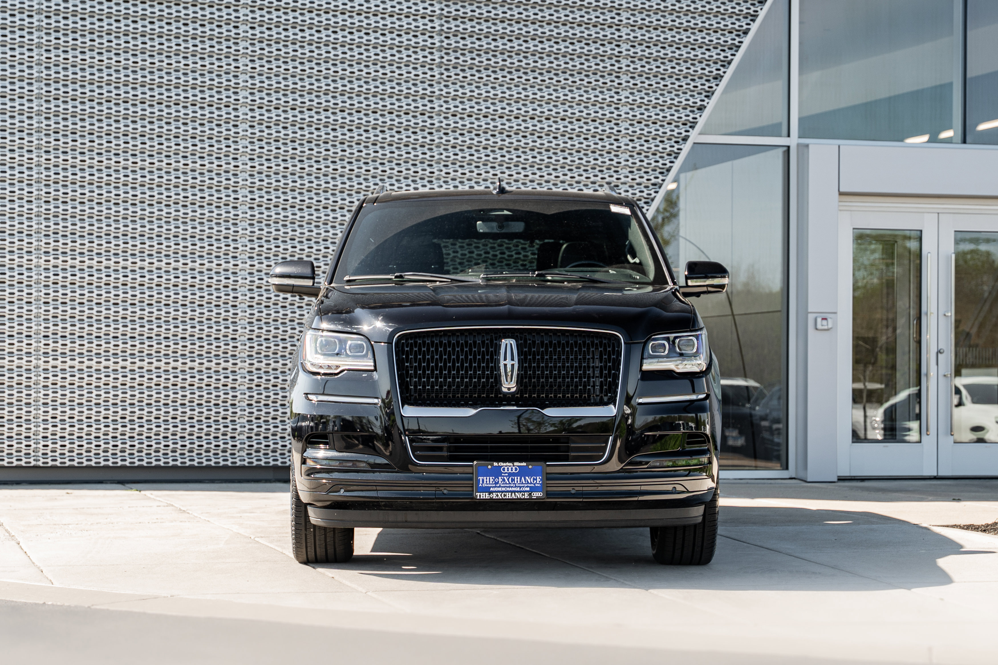 Used 2024 Lincoln Navigator Reserve w/ Monochromatic Package AWD/4WD image 37