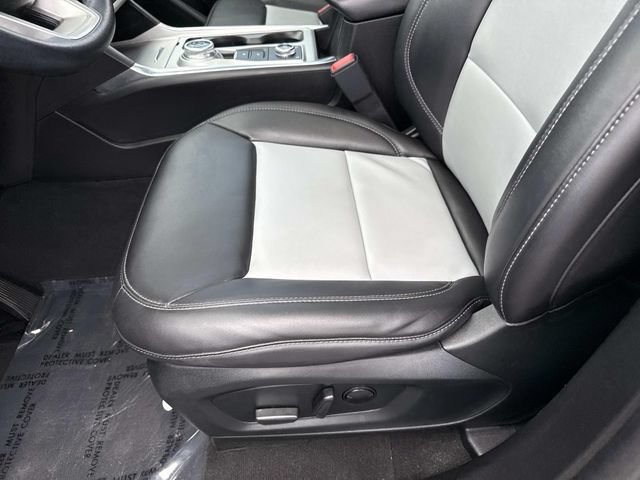 Used 2023 Ford Explorer XLT w/ Equipment Group 202A AWD/4WD image 15
