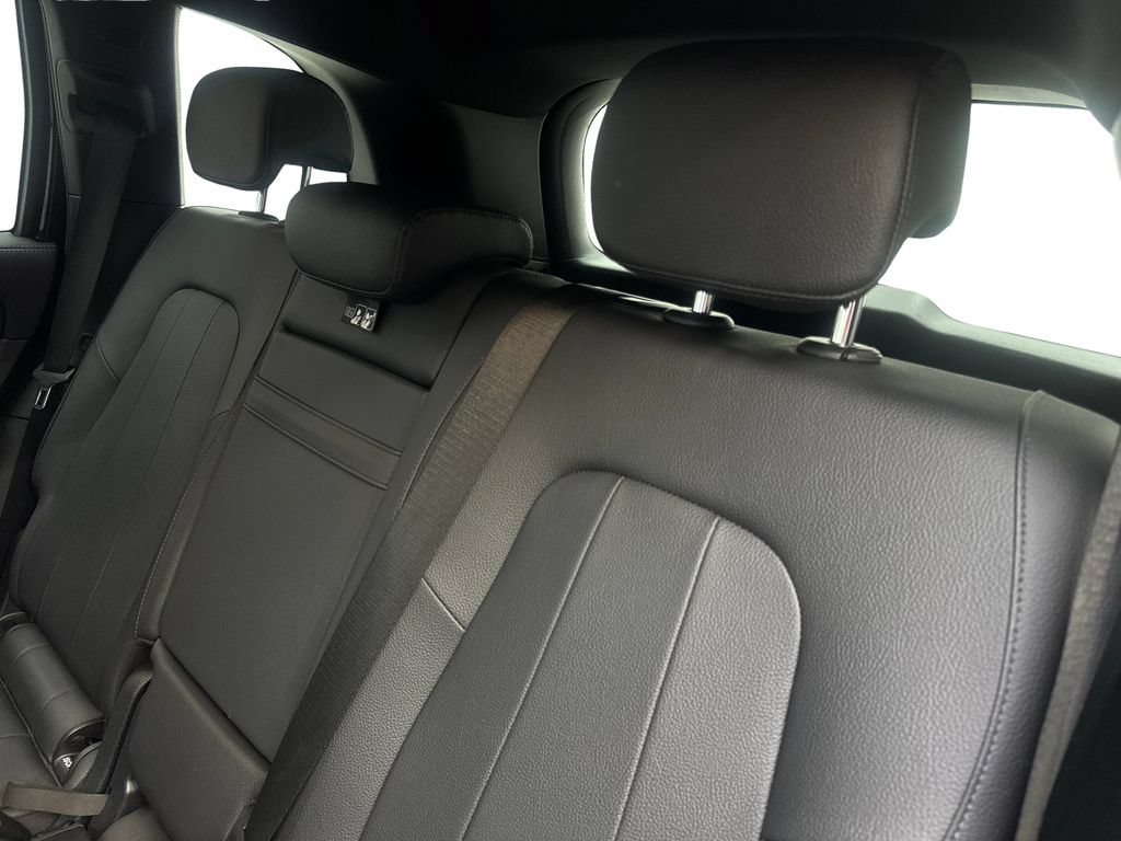 Used 2025 Mercedes-Benz GLB 250 4MATIC image 33