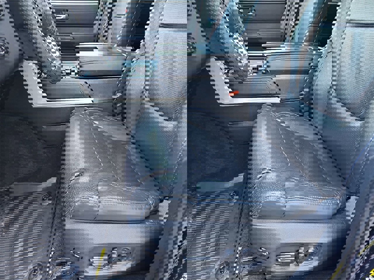 Used 2023 Toyota Tundra Platinum image 18