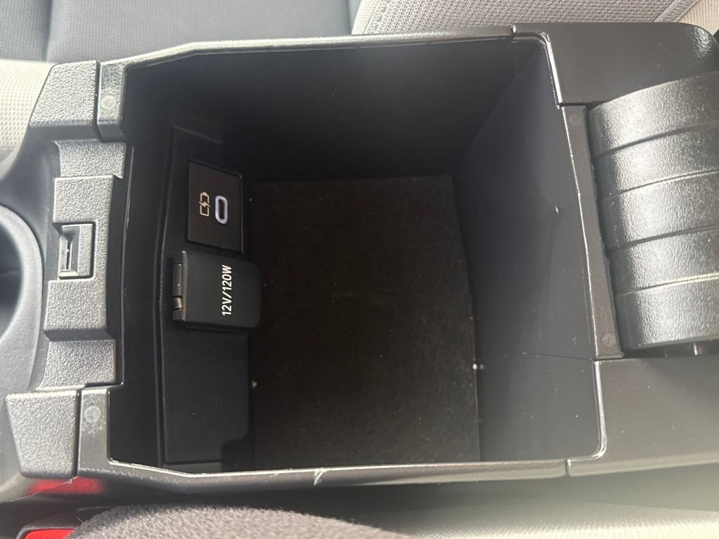 Used 2025 Toyota Corolla LE image 27