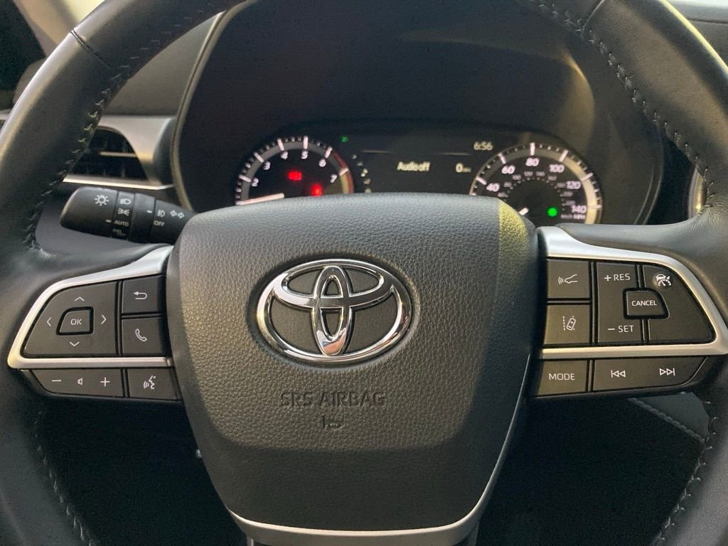 Certified 2025 Toyota Highlander LE FWD image 19