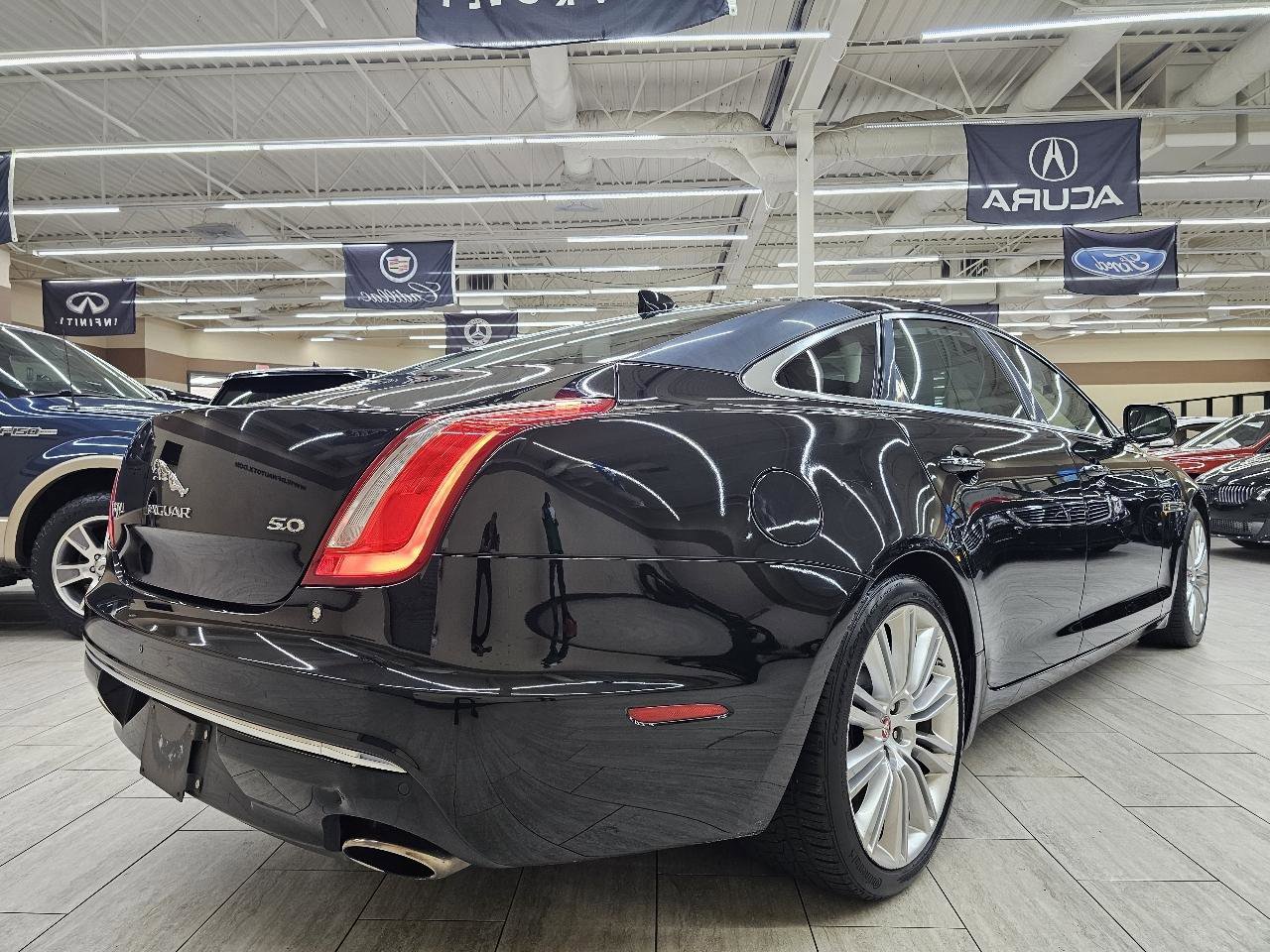 Used 2019 Jaguar XJ L Supercharged RWD image 6