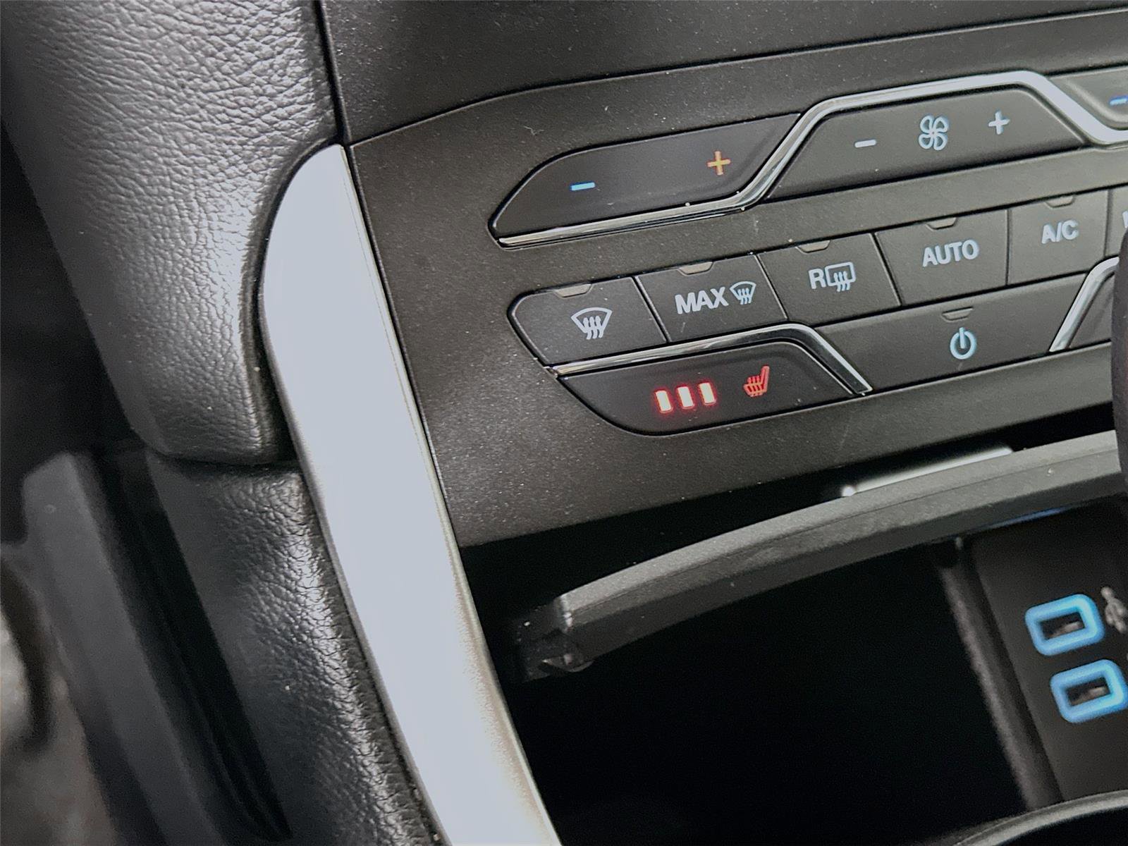 Used 2018 Ford Edge SEL w/ Equipment Group 201A image 32