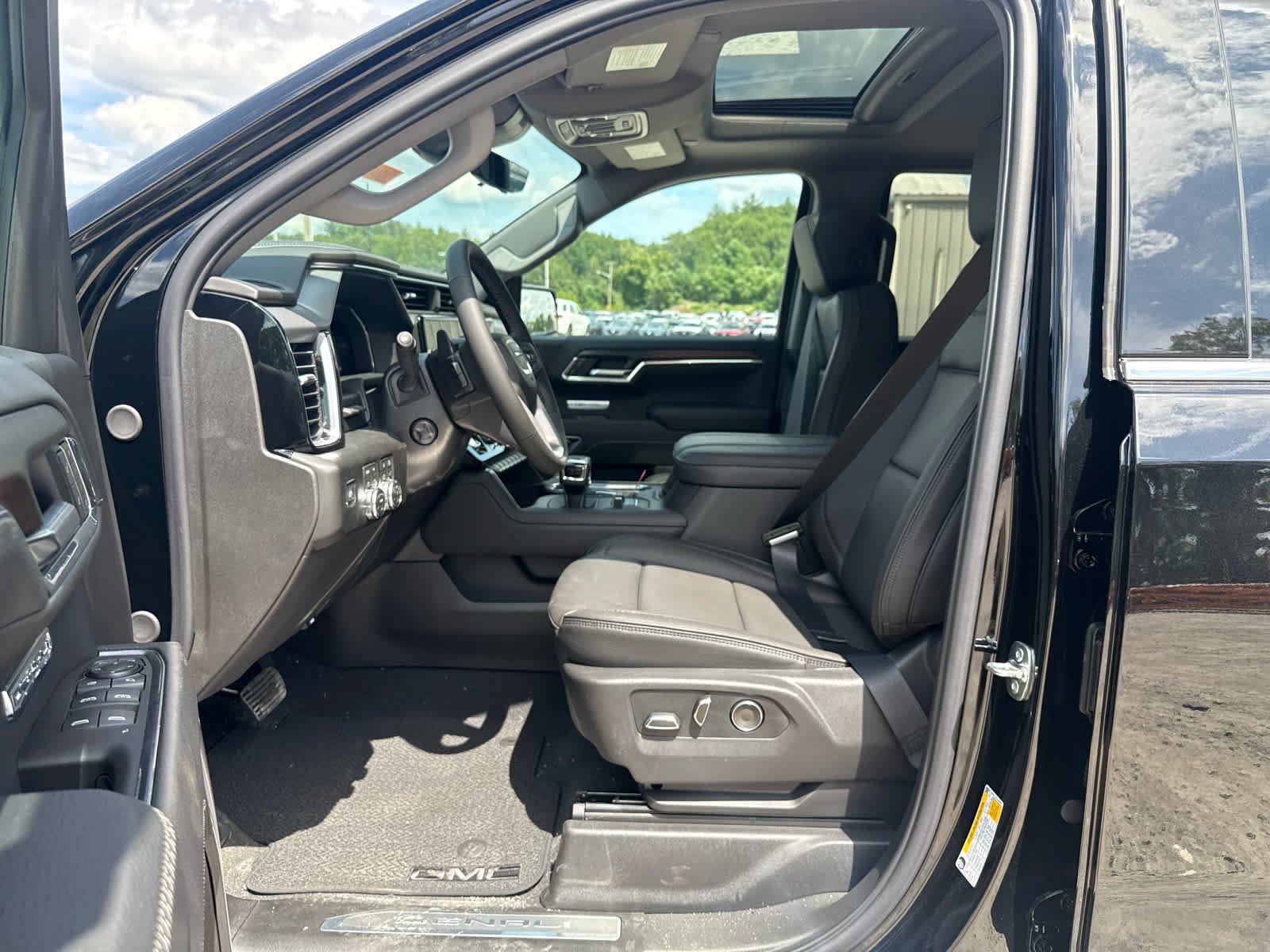 New 2026 GMC Sierra 1500 Denali w/ Denali Reserve Package AWD/4WD image 13
