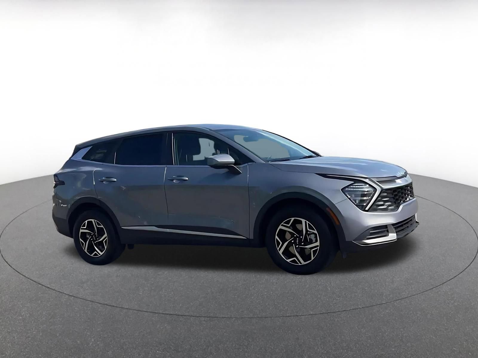 Used 2025 Kia Sportage LX FWD image 2