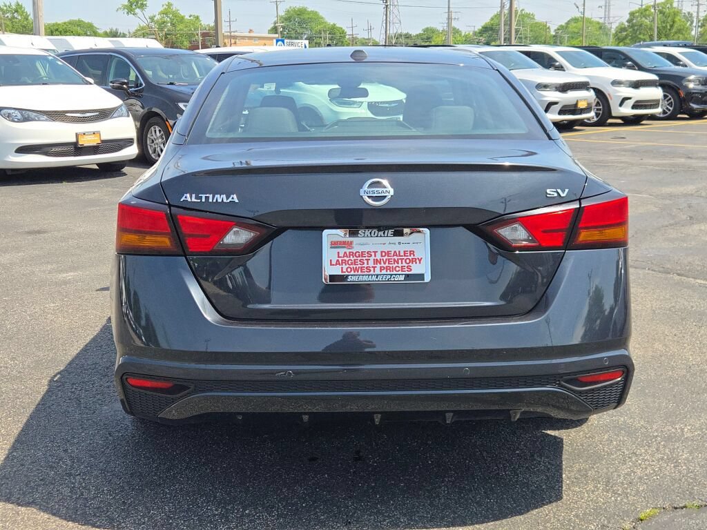 Used 2022 Nissan Altima 2.5 SV FWD image 14
