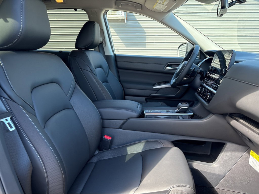 New 2026 Nissan Pathfinder SL FWD image 8
