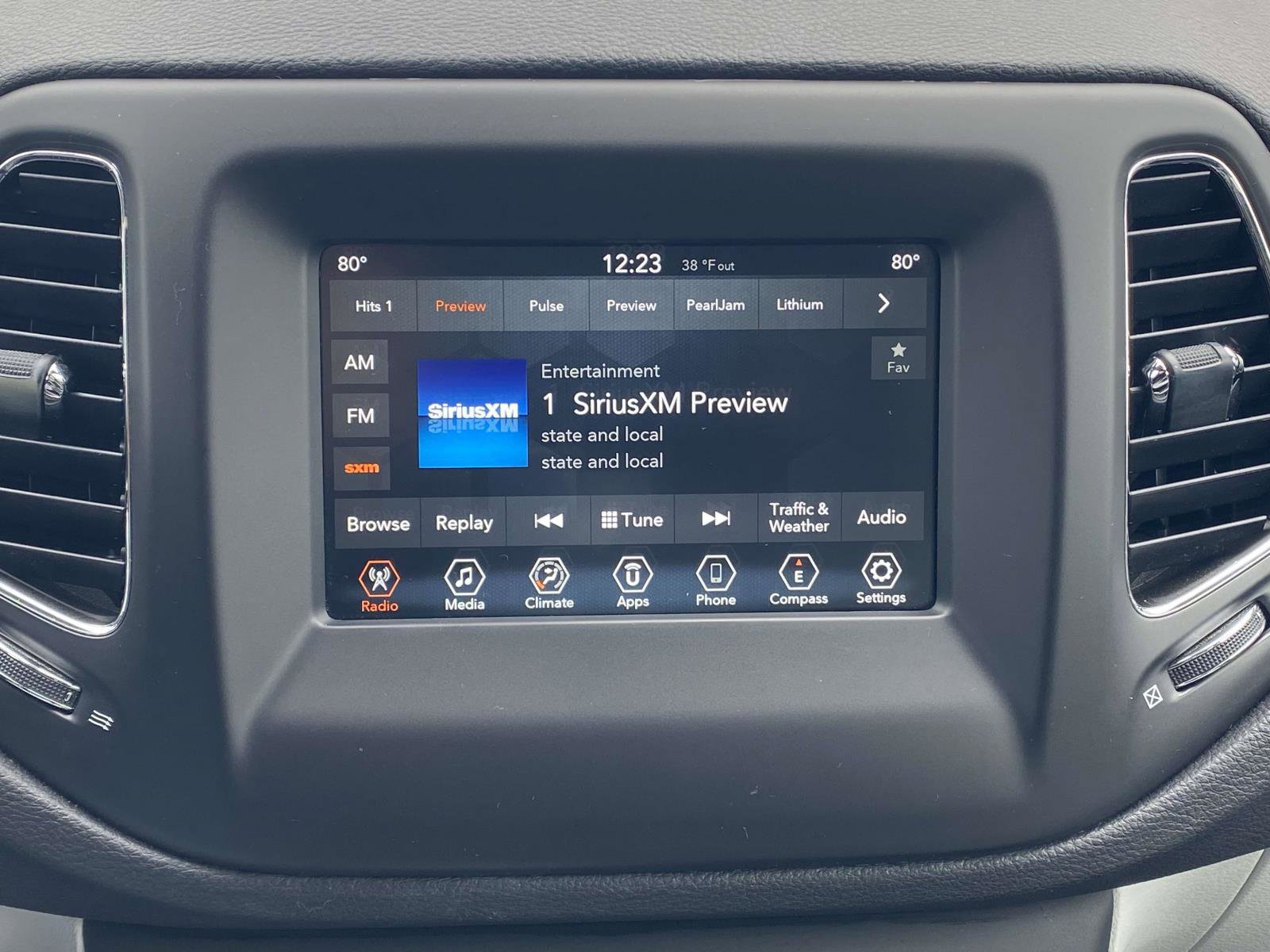 Used 2019 Jeep Compass Latitude image 26