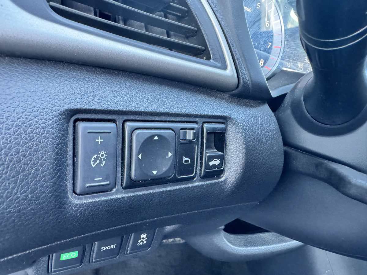 Used 2014 Nissan Sentra SR w/ Protection Package FWD image 37