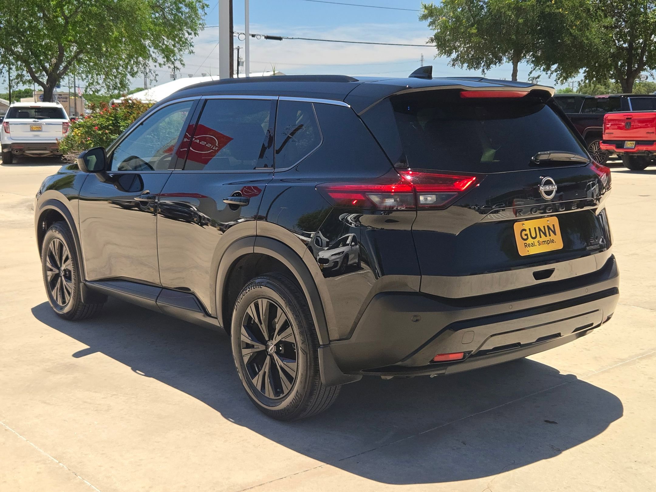 Used 2023 Nissan Rogue SV w/ SV Premium B Package FWD image 5