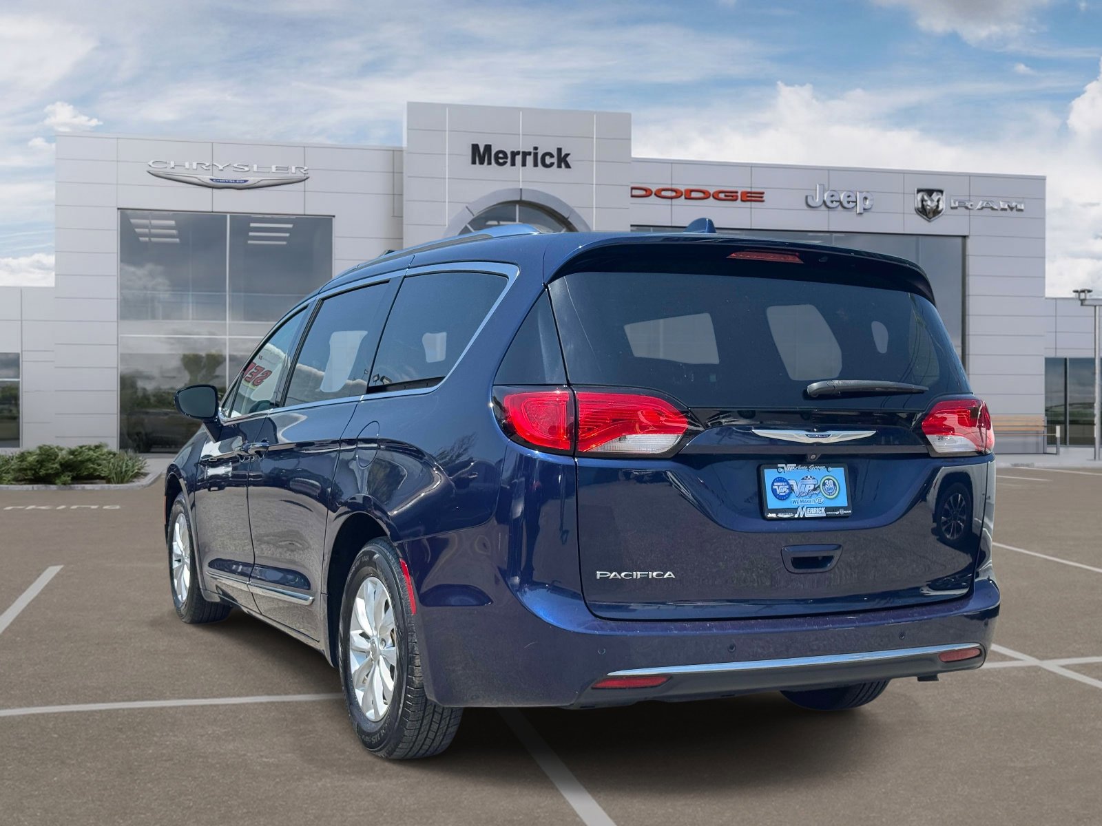 Used 2019 Chrysler Pacifica Touring-L FWD image 8