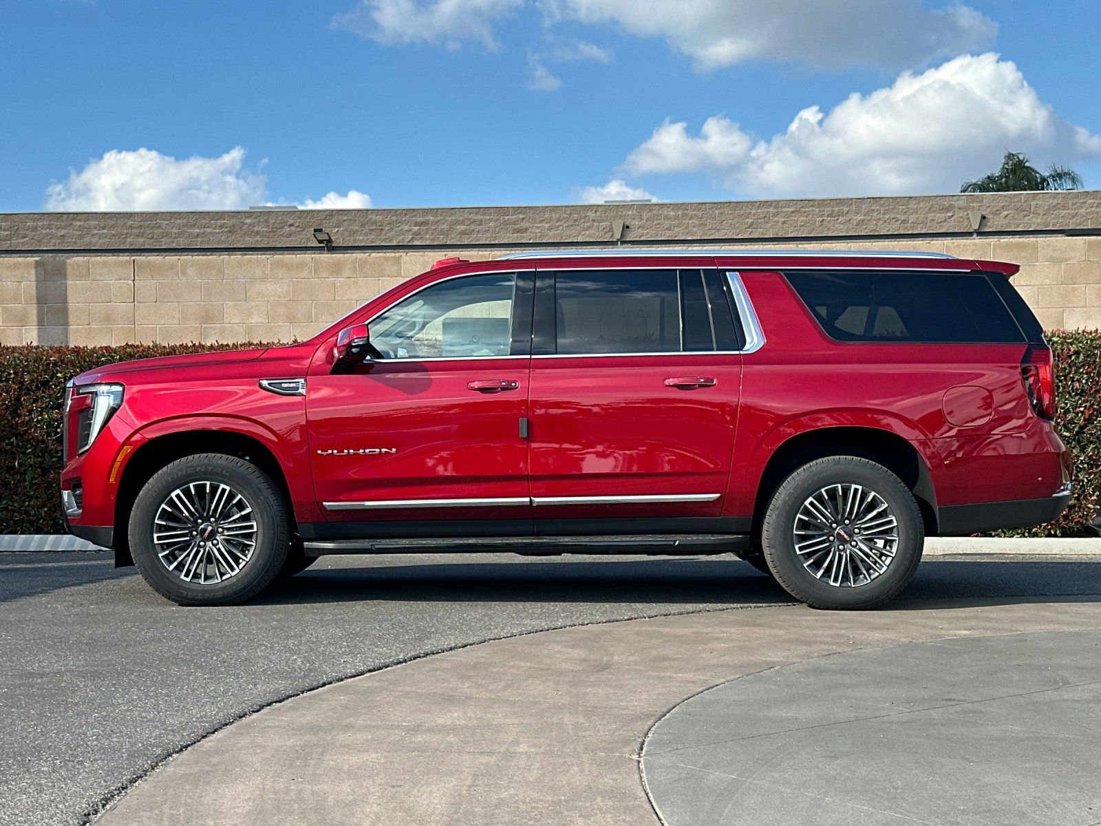 New 2026 GMC Yukon XL Elevation w/ Elevation Premium Package AWD/4WD image 7