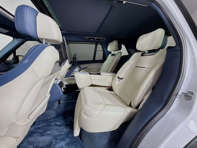 New 2026 Land Rover Range Rover SV image 24