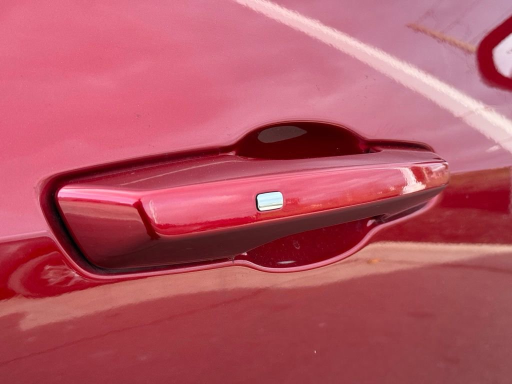 Used 2024 Chevrolet Traverse LT w/ Enhanced Driving Package image 12