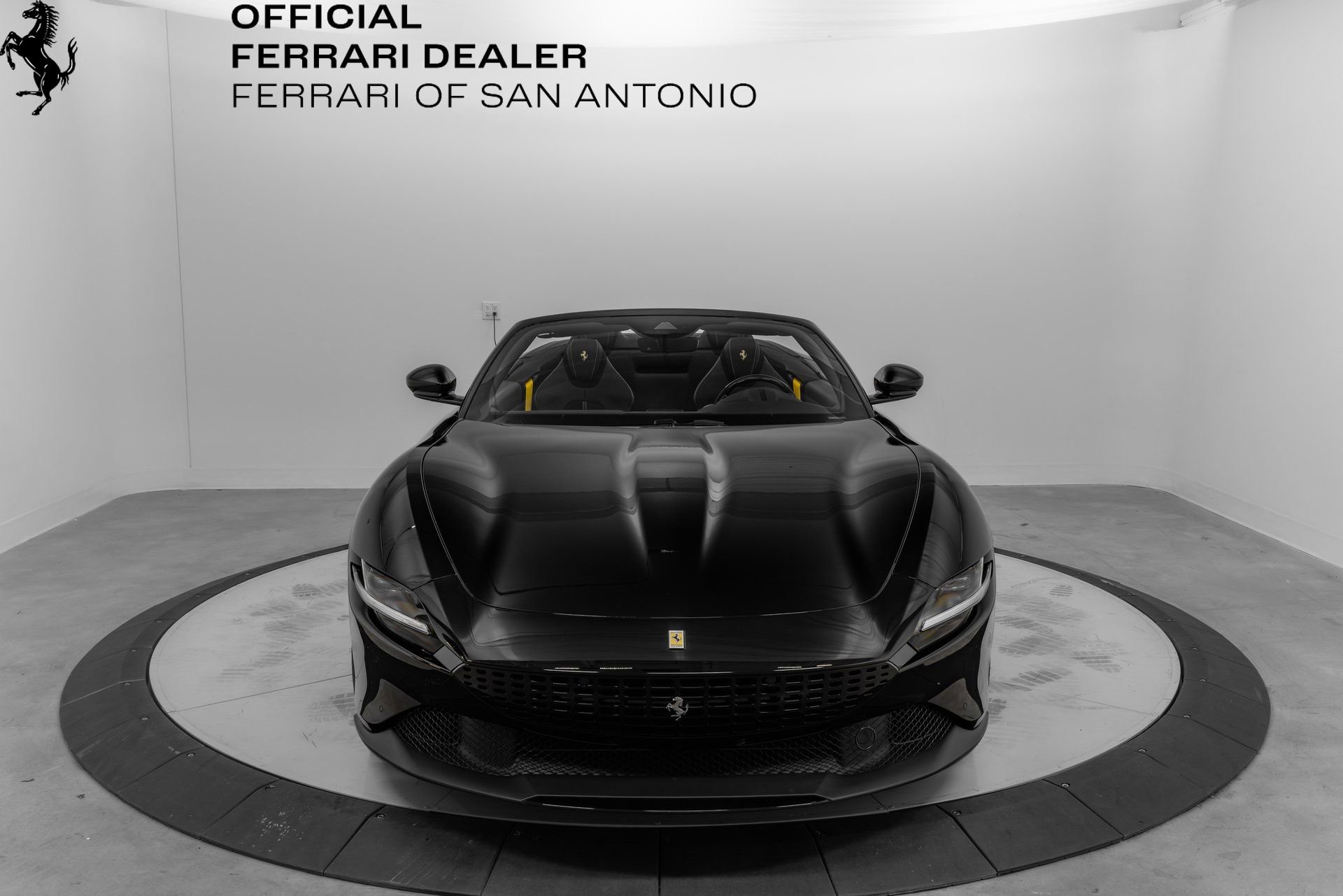 Certified 2025 Ferrari Roma Spider RWD image 8