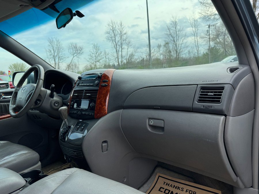 Used 2009 Toyota Sienna XLE FWD image 20