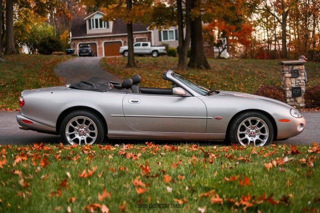Used 2001 Jaguar XK8 Convertible image 9