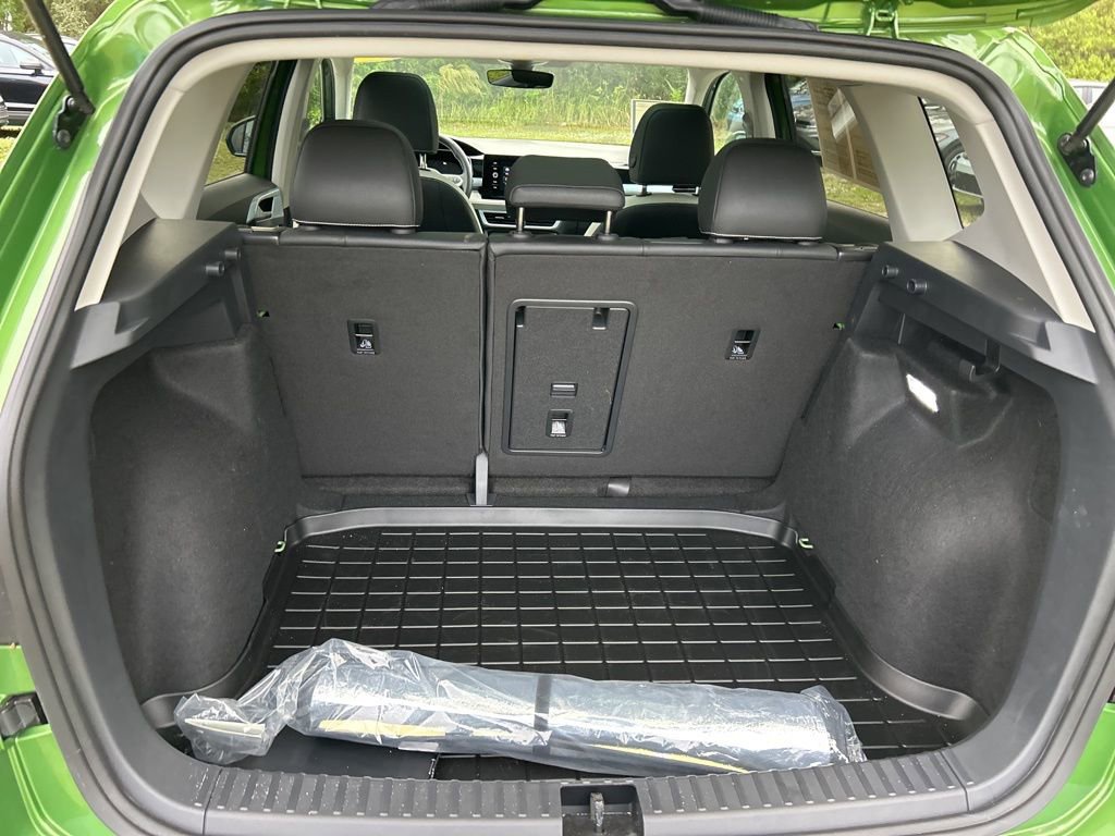 Certified 2025 Volkswagen Taos SE w/ Panoramic Sunroof Package image 52