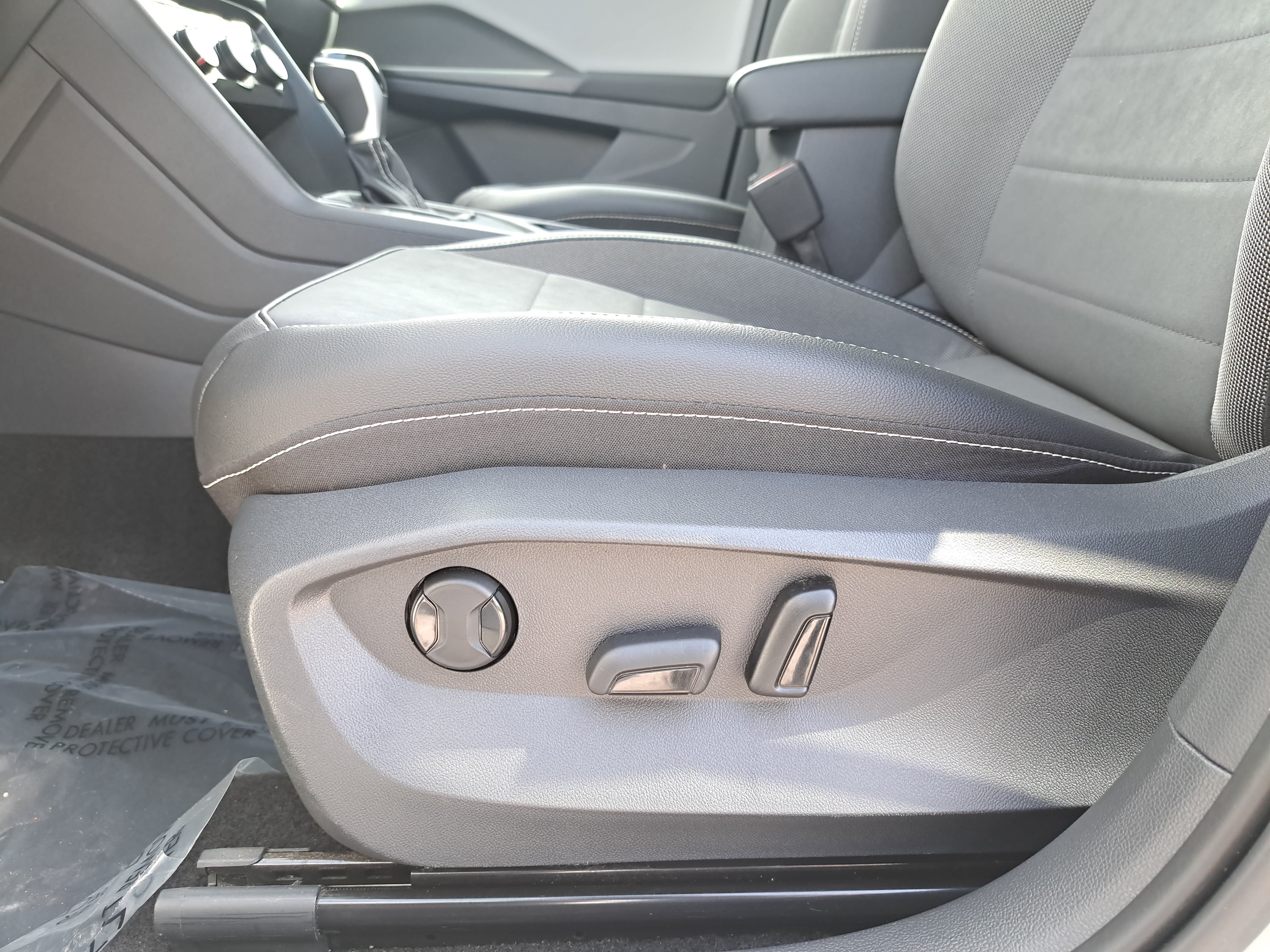 Certified 2023 Volkswagen Taos SE w/ Panoramic Sunroof Package FWD image 25
