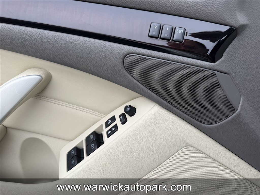 Used 2012 INFINITI G37 Convertible w/ Premium Pkg RWD image 11
