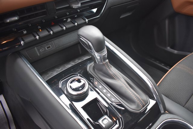 Used 2025 GMC Canyon AT4 image 26