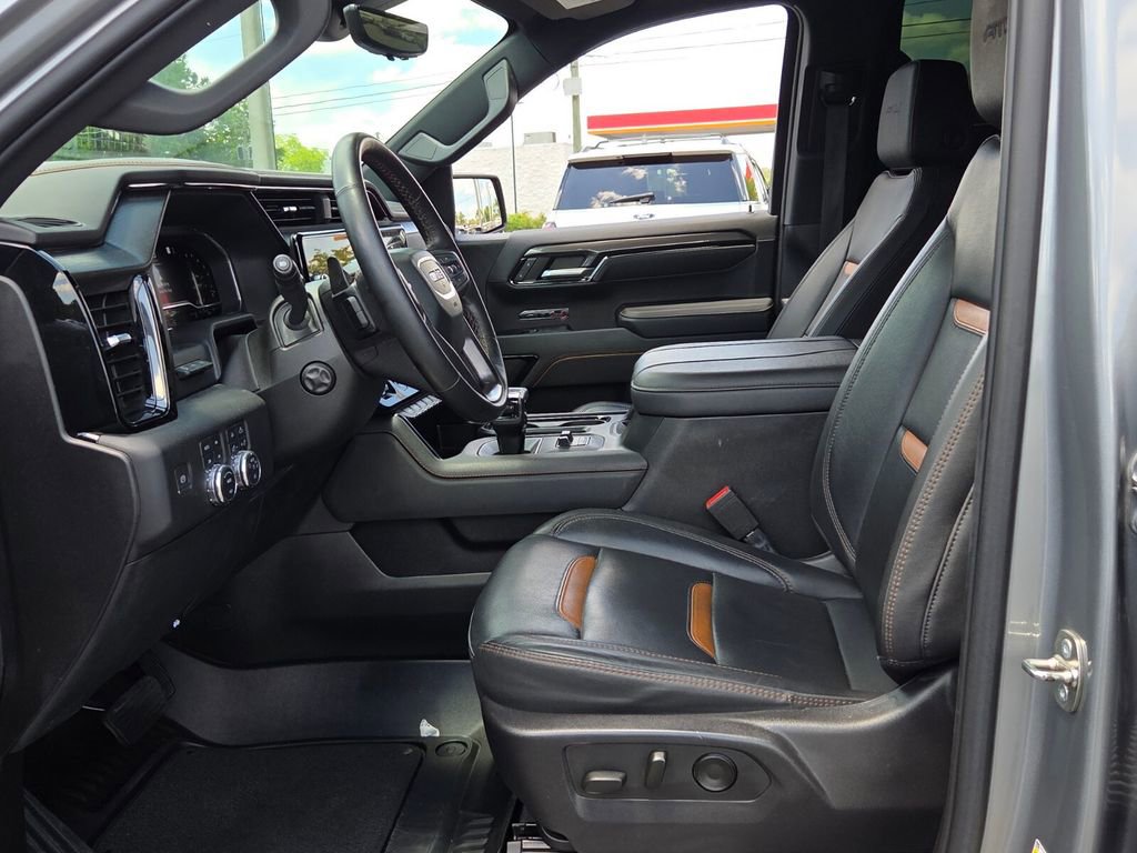Used 2023 GMC Sierra 1500 AT4 w/ AT4 Premium Package AWD/4WD image 3