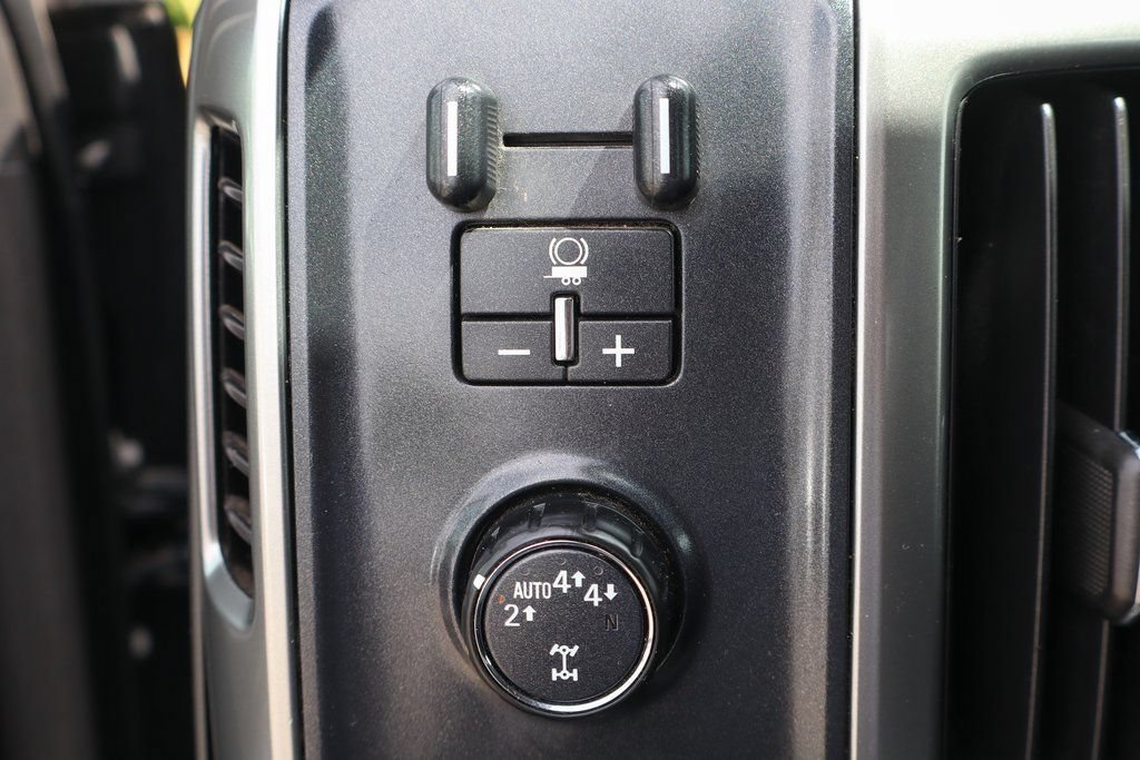 Used 2018 Chevrolet Silverado 1500 LT w/ All Star Edition AWD/4WD image 17