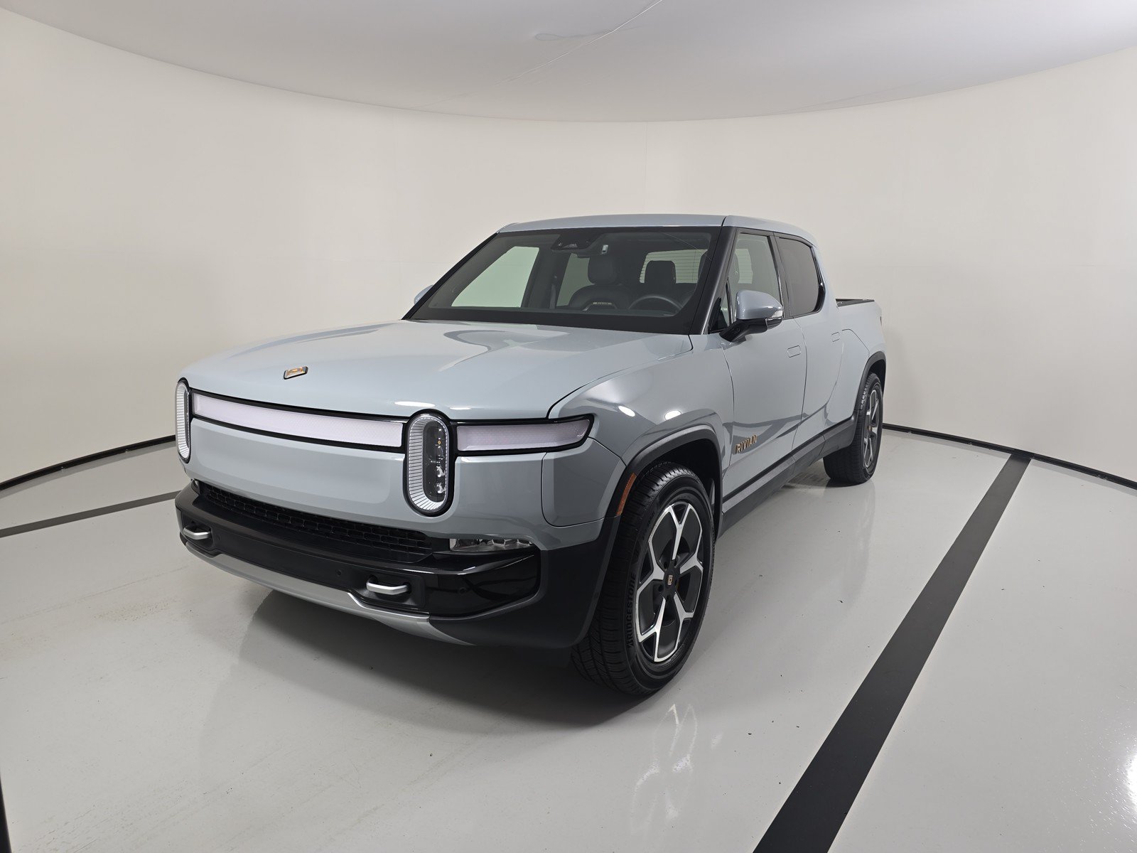 Used 2024 Rivian R1T Adventure AWD/4WD image 1