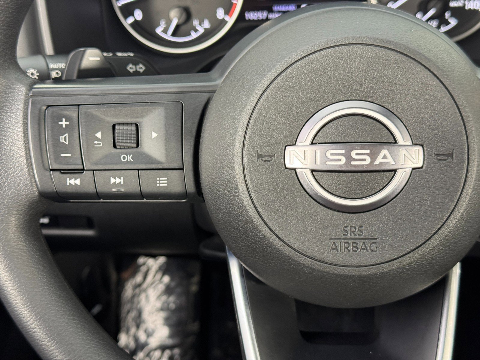 Used 2024 Nissan Rogue SV image 19