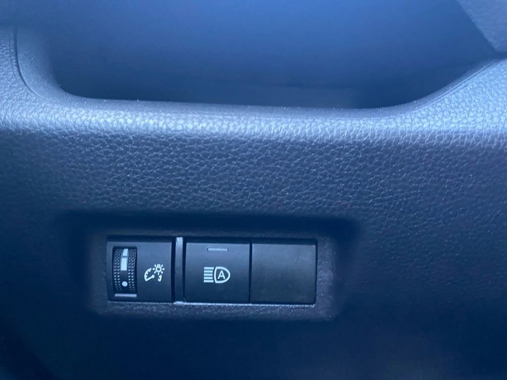 Used 2025 Toyota RAV4 XLE image 17