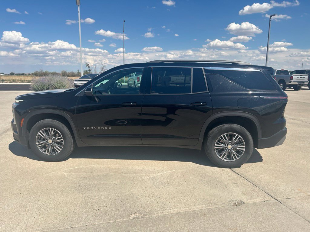 Used 2026 Chevrolet Traverse LT AWD/4WD image 2
