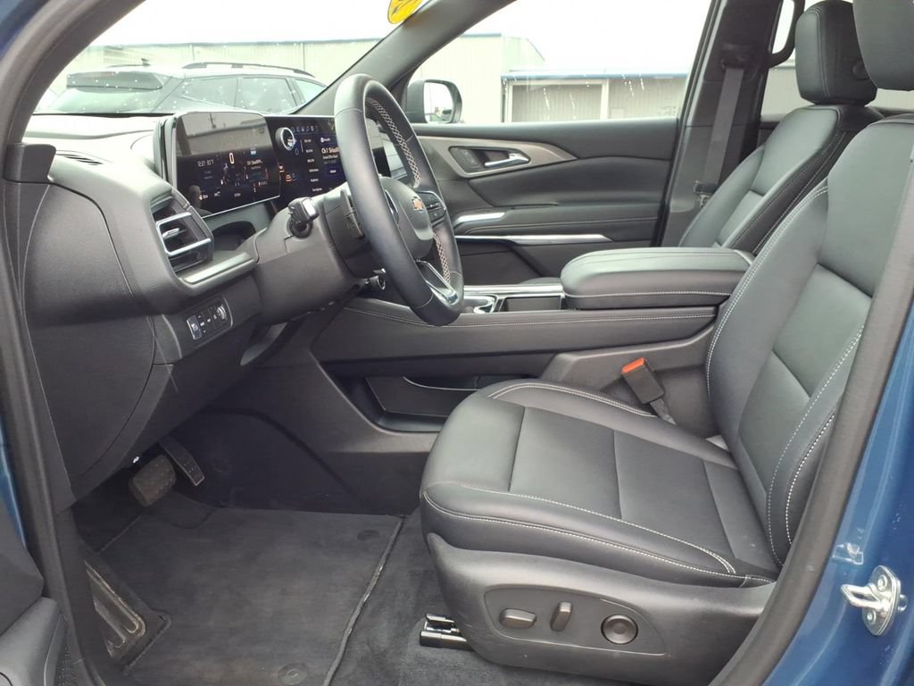Used 2026 Chevrolet Traverse LT AWD/4WD image 7