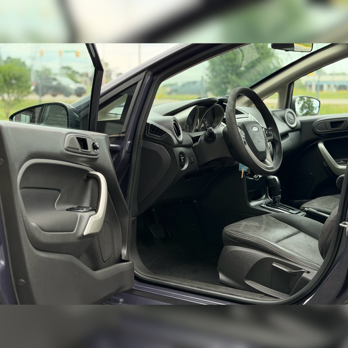 Used 2013 Ford Fiesta SE FWD image 6