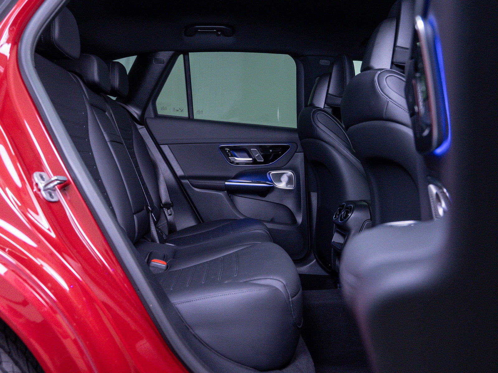 Used 2025 Mercedes-Benz GLC 300 4MATIC image 12