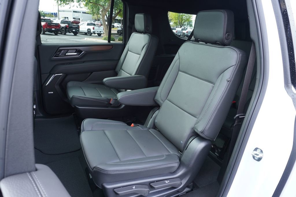 New 2026 GMC Yukon XL Denali w/ Sun & Power Step Package image 9